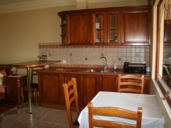 Apartment 3 *